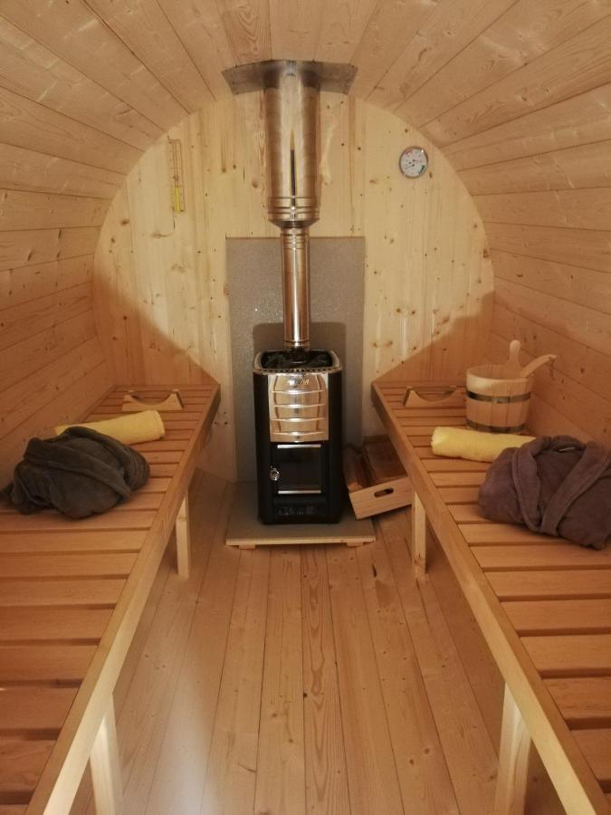 Pod Orehom Drvena Kuca I Sauna クラピナ エクステリア 写真