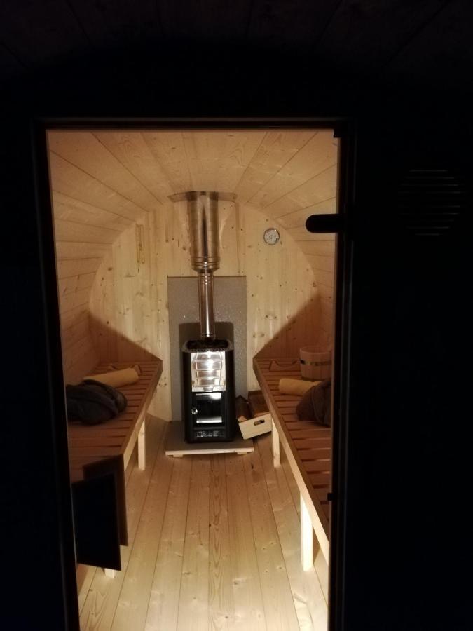 Pod Orehom Drvena Kuca I Sauna クラピナ エクステリア 写真